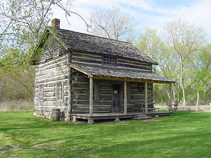 Log cabins in Michigan - Moon Cabin